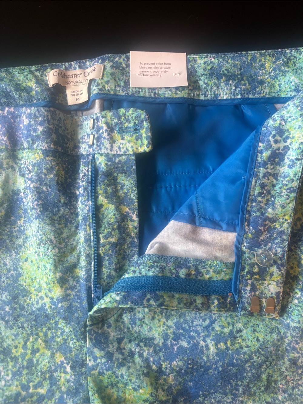 Cold Water Creek NWT Natural Fit Blue Green,White Tye Dye Bermuda Shorts Size 14 - Picture 5 of 5